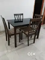 4 SEATER DINING TABLE