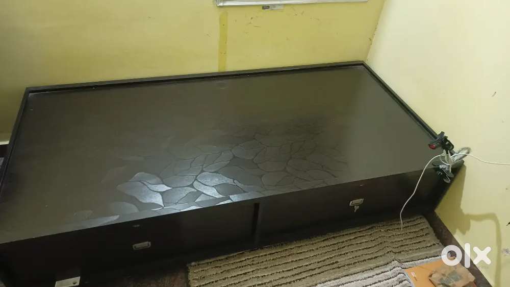 Single Bed with storage and wakefit mattress 4 inch Brand new