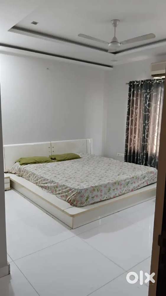 Furnished flat for rent in beach road for 35k