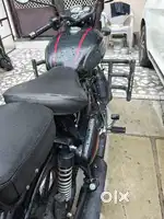 Royal Enfield classic 350 met black alloy wheels
