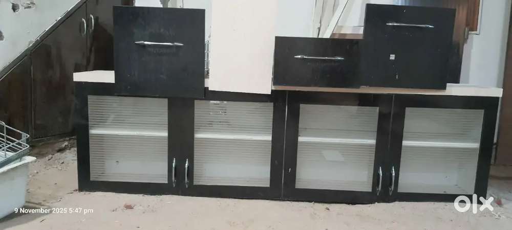 Crockery cupboard with kitchen basket