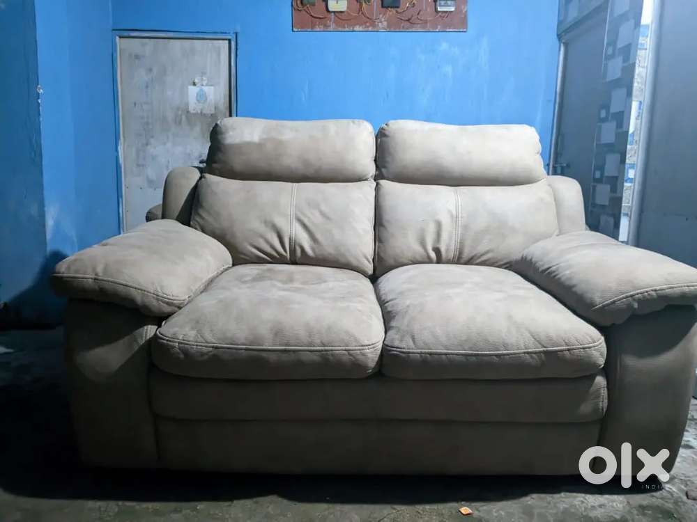 damro company 3siter and 2siter sofa.buying befor 2years..