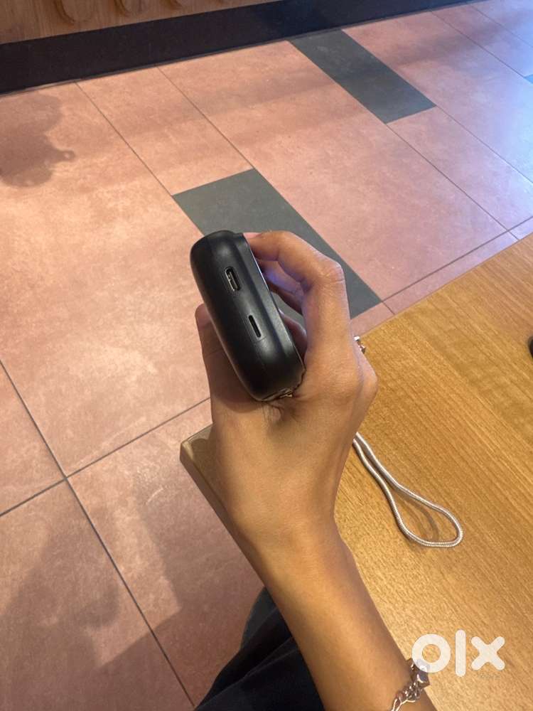 Black camera sjcamsv100