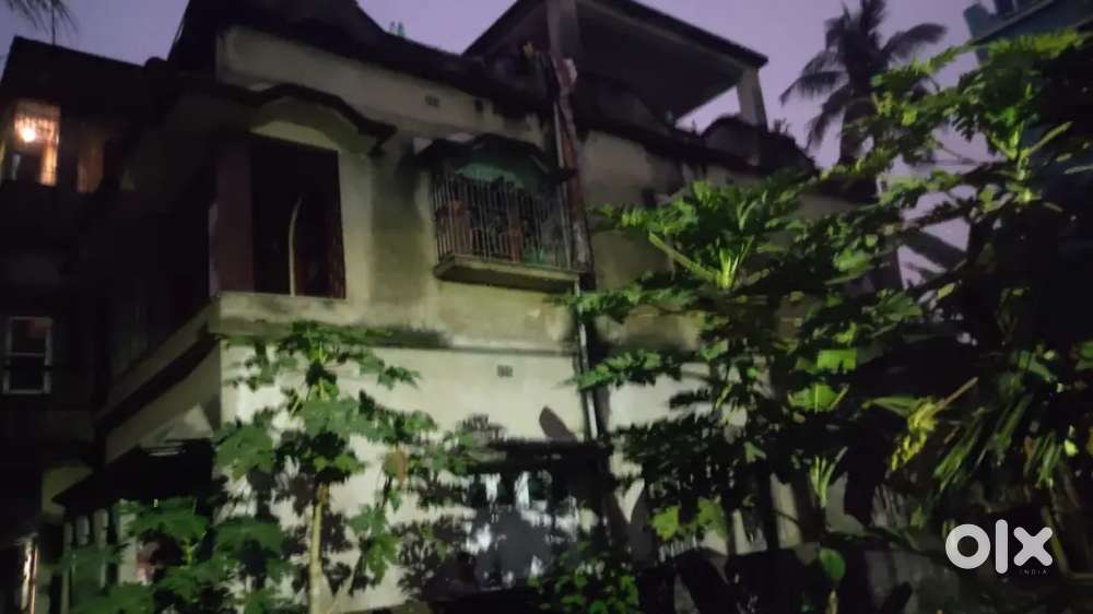 1 katta 5 chattak Land With Building