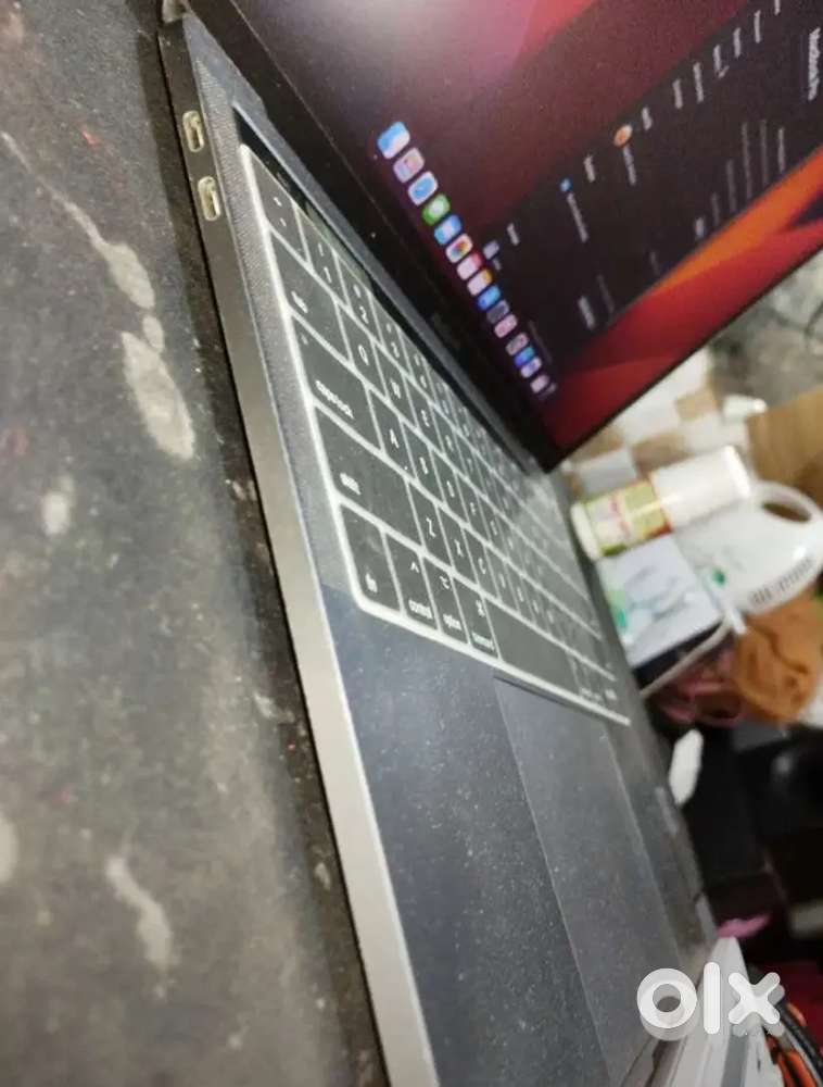 Macbook pro touchbar A1989