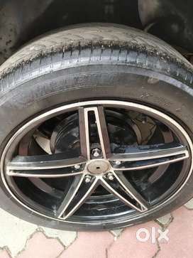 Alloy wheel  17inch 3 year old 5 holl creta
