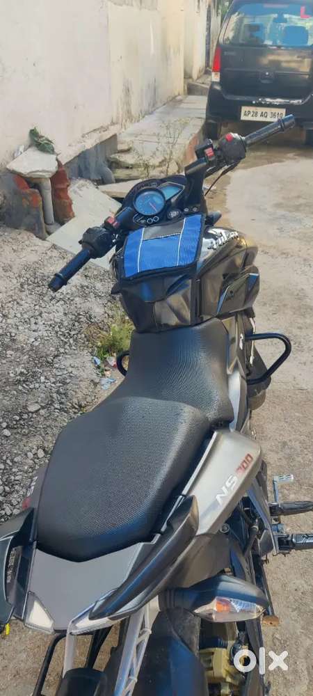 200NS for sale in showroom Track genuine buyers msg me