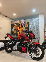 ONLY 4 MONTHS OLD PULSAR N160 V2 USD FORK WITH DIGITAL METER