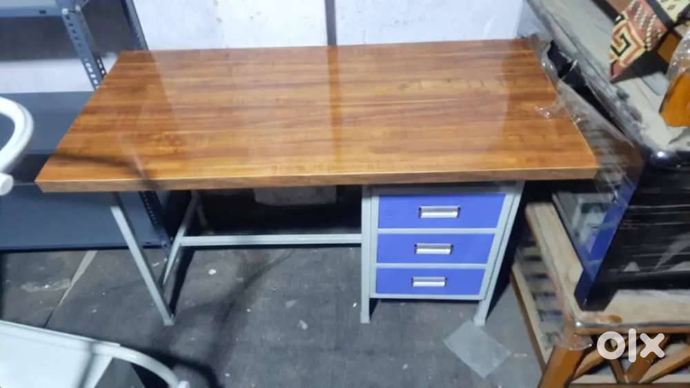 Study office computer and laptop multipurpose brand new table p c coat