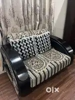 Sofa set of 3 leather sofa
Black and cream color
With cover
Cond good