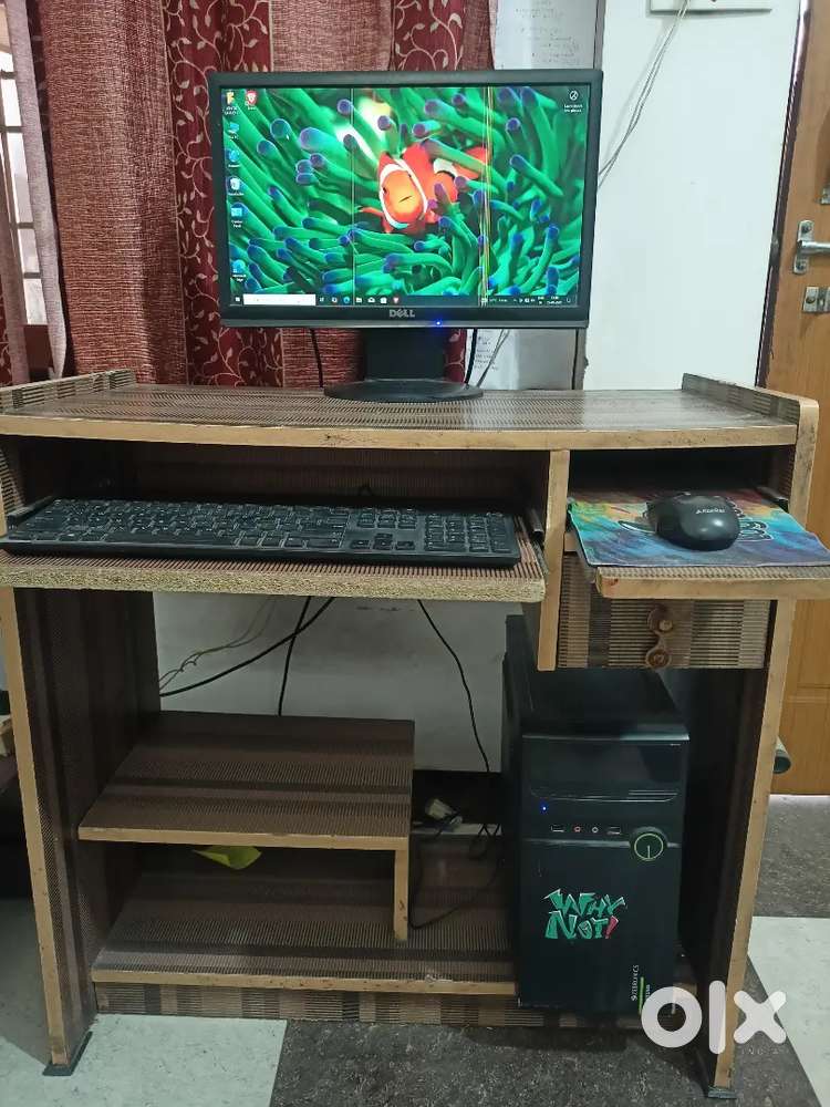 Full Computer With Table
