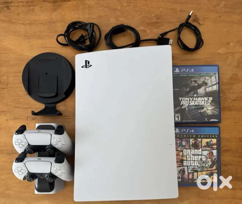 PlayStation 5 Console Bundle, 2 Games, 2 Controller Sony PS5 Disc