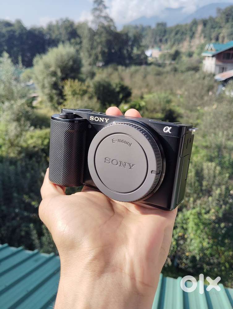 Sony ZV-E10 Mirrorless Camera (Body Only) – Perfect Condition