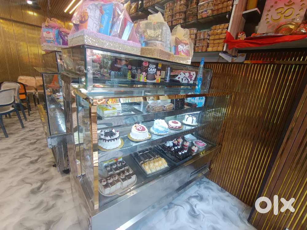 Cake fridge