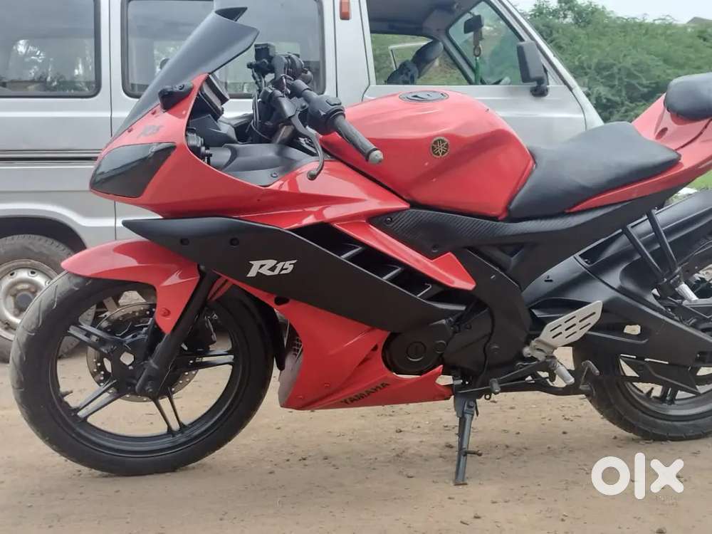 Yamaha r15 v2