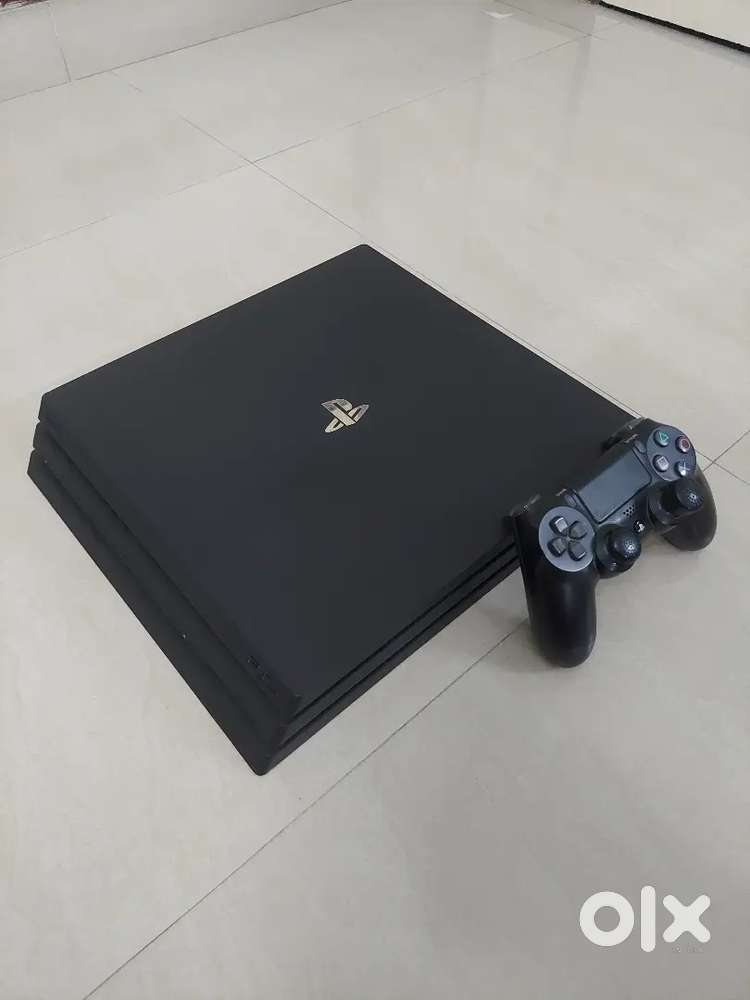 PS4 Pro 1TB with a Game and Thumb Grip (Excellent Condition)
