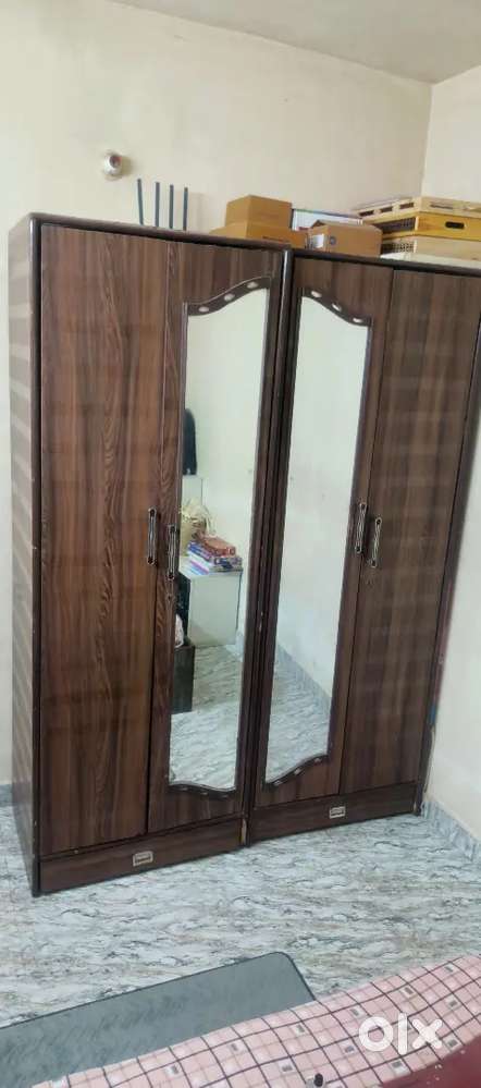 Wooden 4-Door Wardrobe with Mirror – Excellent Condition