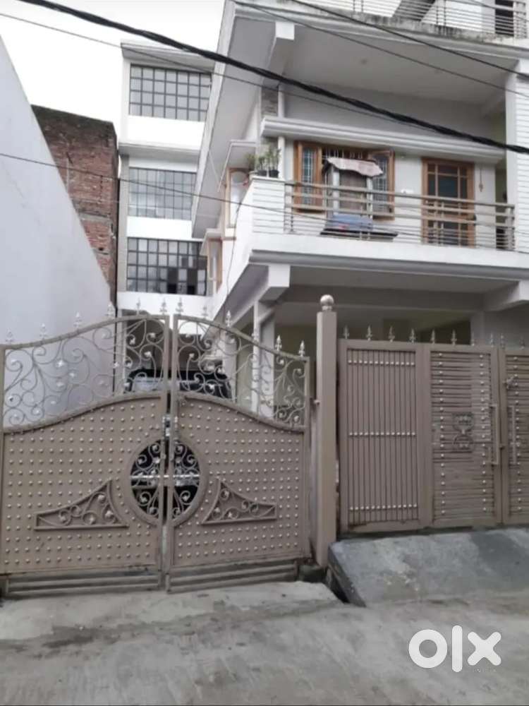 1Room set with kitchenette & washroom at Dehrakhas near SMIH & DMC,Ddn