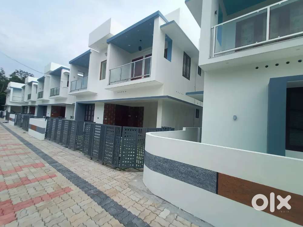 KAZHAKOOTTAM NEAR KINFRA NEW RED BRICK VILLAS