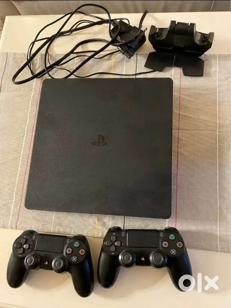 PS4 SLIM (1 TB) with 2 controller