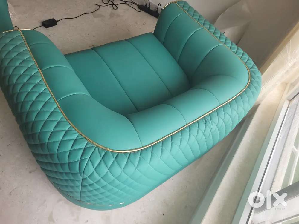 Dr.Augusta Single seater sofa