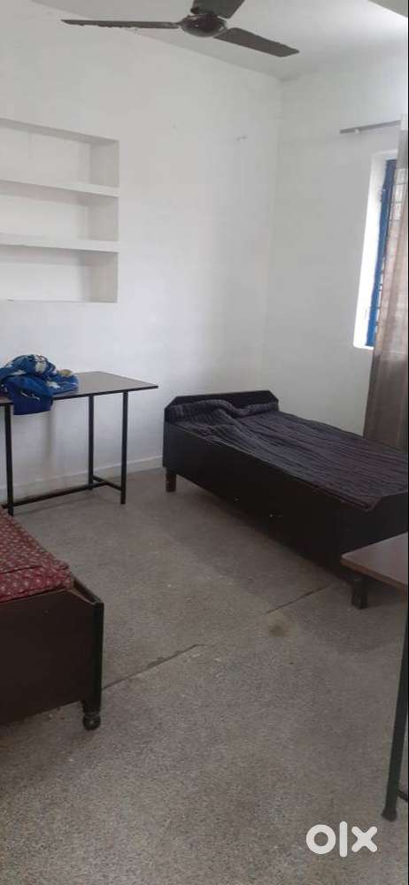 Boys PG Graphic Era Clement Town Subhash Nagar