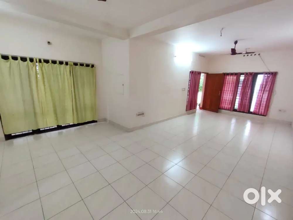 FAMILY: 2 BHK UNFURNISHED GROUND FLOOR HOUSE RENT NEAR VAZHAKKALA