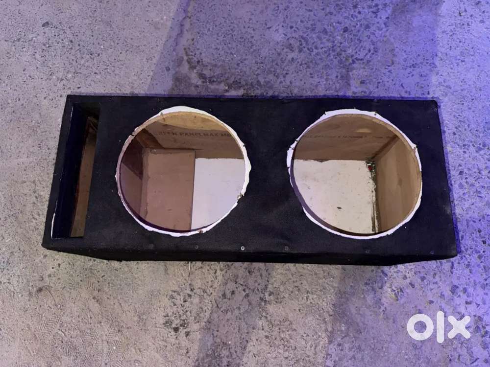 Enclosure for woofer tuned box
