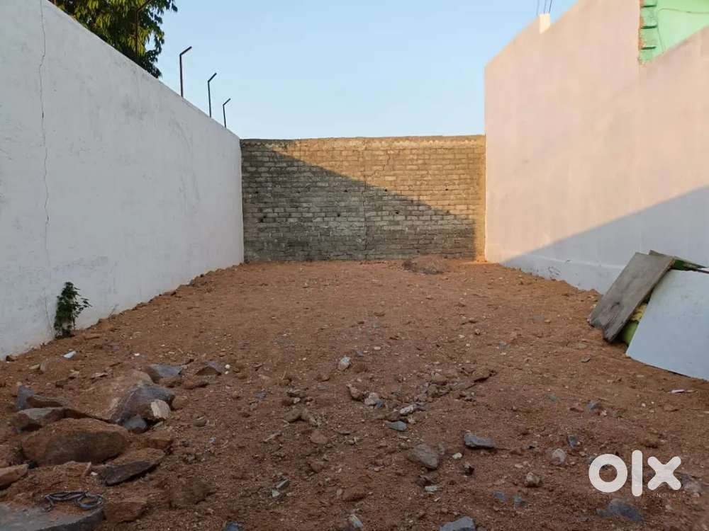 Madina Hills Colony 100 Square Yard Plot For Sale With wall front faci