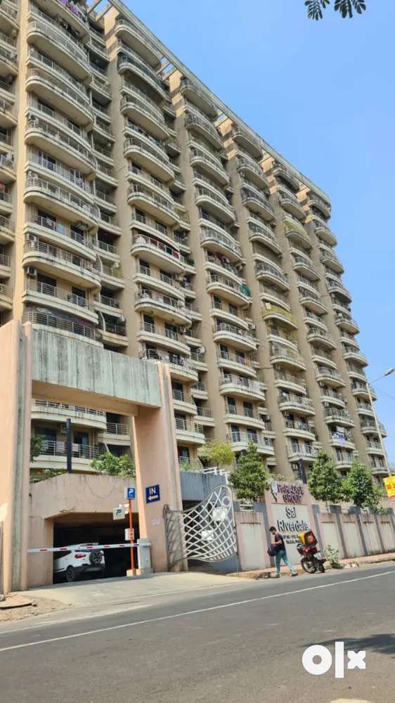 Ready Furnished 1bhk in luxurious tower
