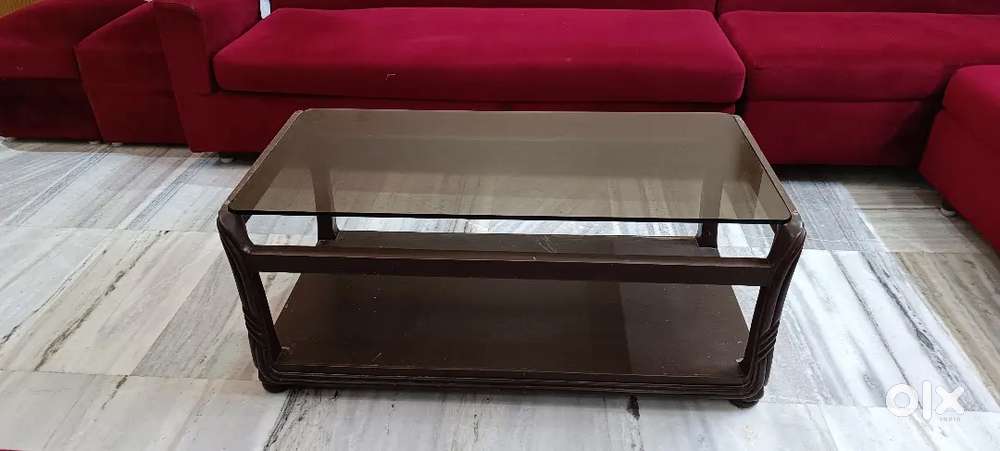 Elegant Furniture Set: Dining & Center Table – Must See!