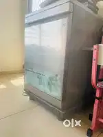 Dish washer