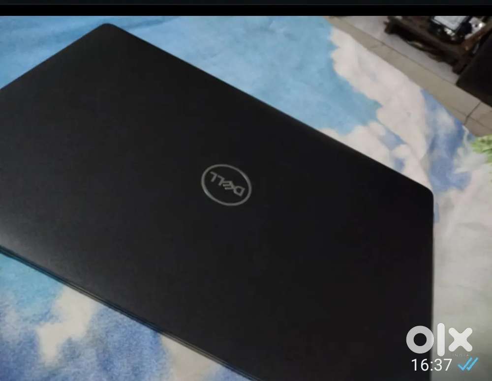 Dell laptop 5500 series touch screen no scratches good condition