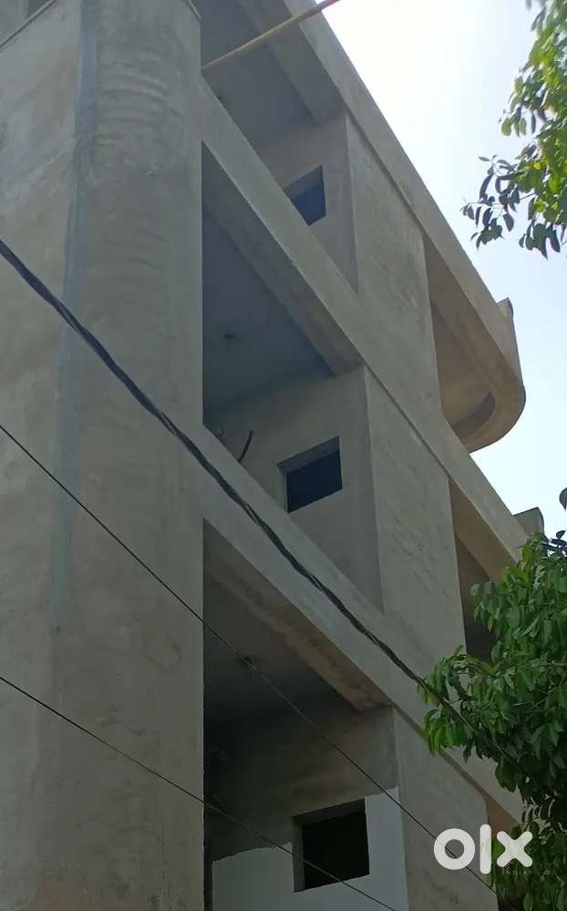 Semi-commercial building for sale