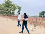 Babatpur road harhua me plot kare sunbeem school ke bagal me