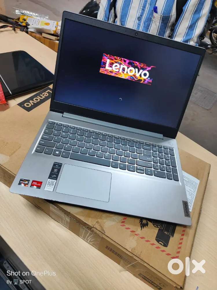 LENOVO  LAPTOP 
8 GP RAM 
256 SSD
WIFI 
WEBCAMERA
I3 PROCESSOR 
7TH GE