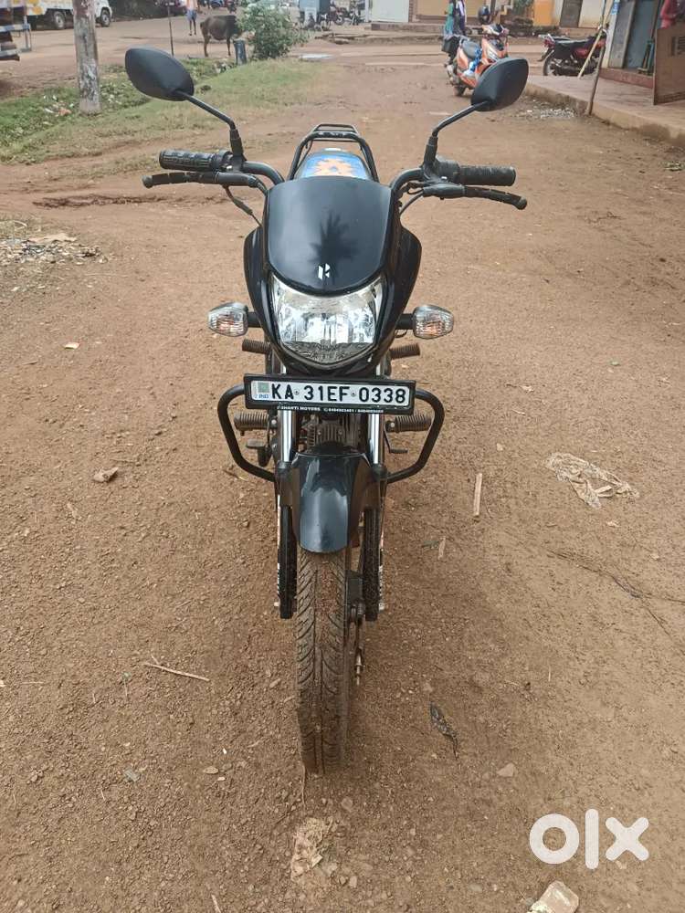 Single owner showroom service good condishan without self