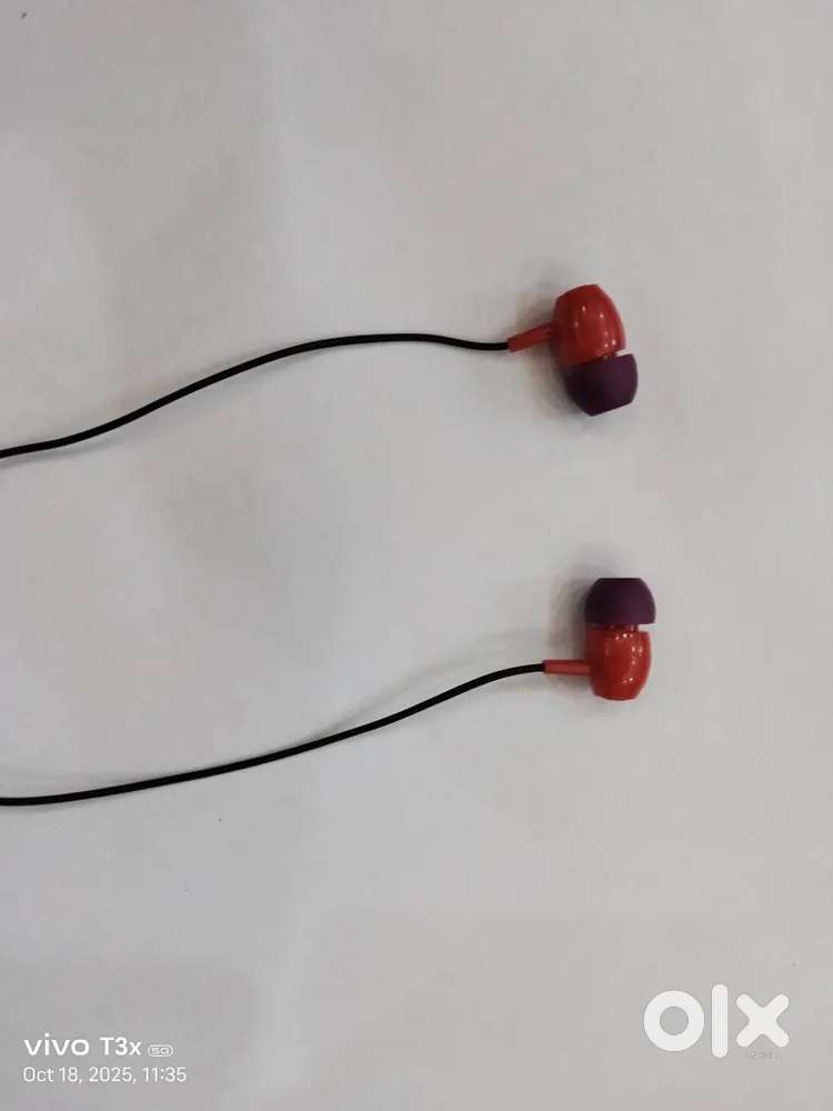 Earphones wire