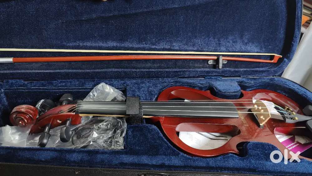 Kadence 4/4 Brown Violin with Hard Case