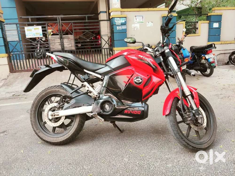 Revolt RV 400