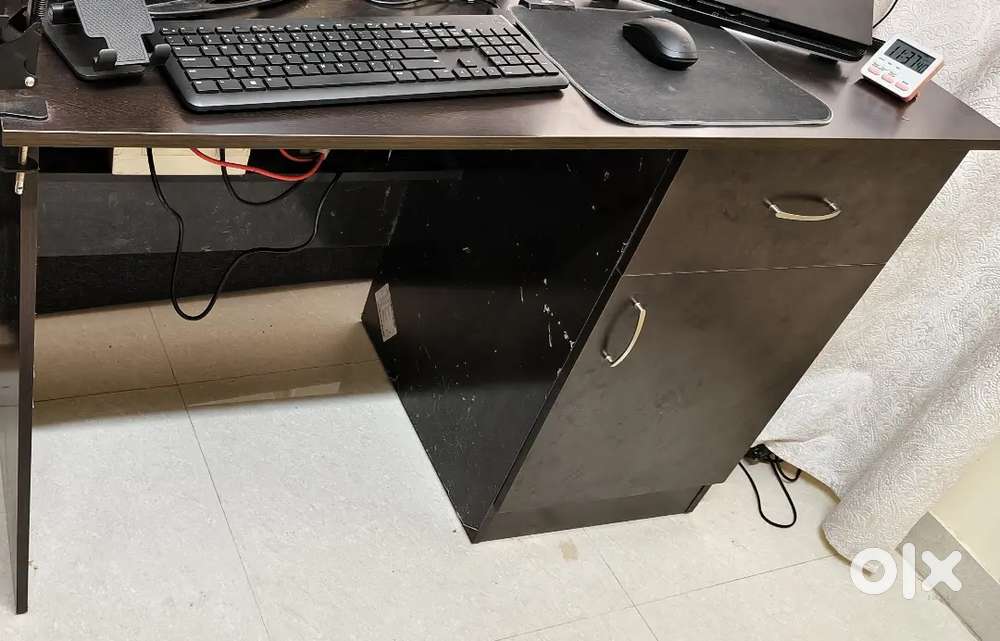 Selling computer table