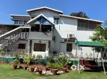 ड्राइवर और घरेलू कार्य के लिए शादी शुदा जोड़ा