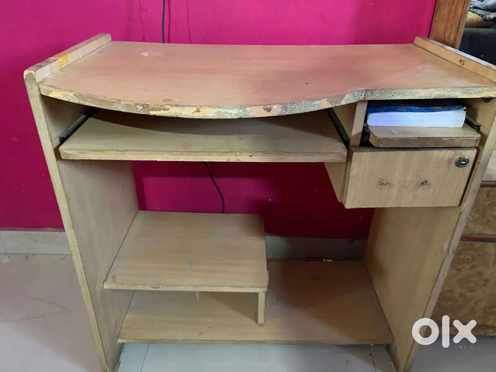 Computer table