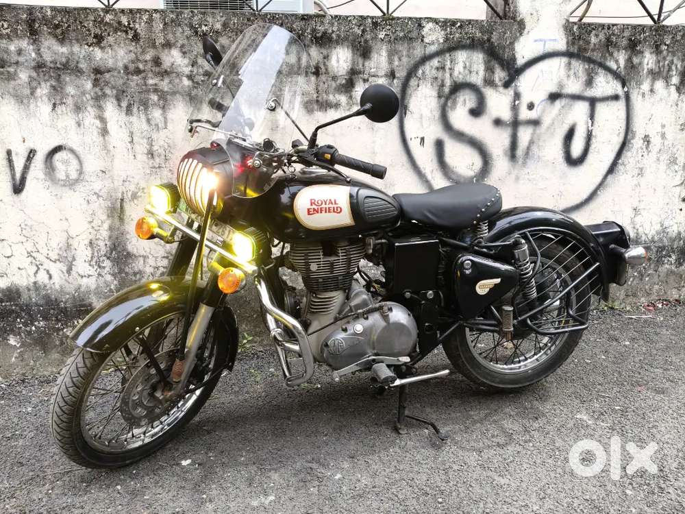 Royal Enfield Classic350 in Showroom condition for sell.