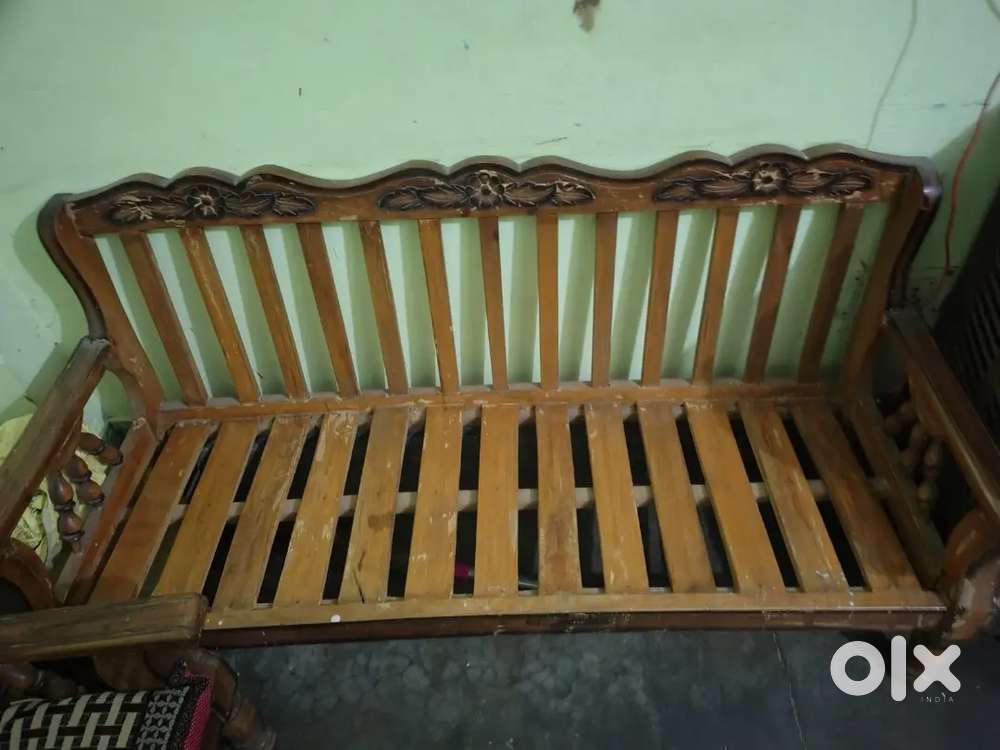 Perfect wooden chair with 3 seater and 2 chairs