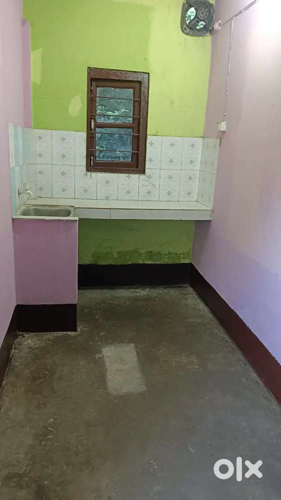 Single room, kitchen, Individual Bathroom, running water Avl.