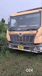 Mahindra Dumper