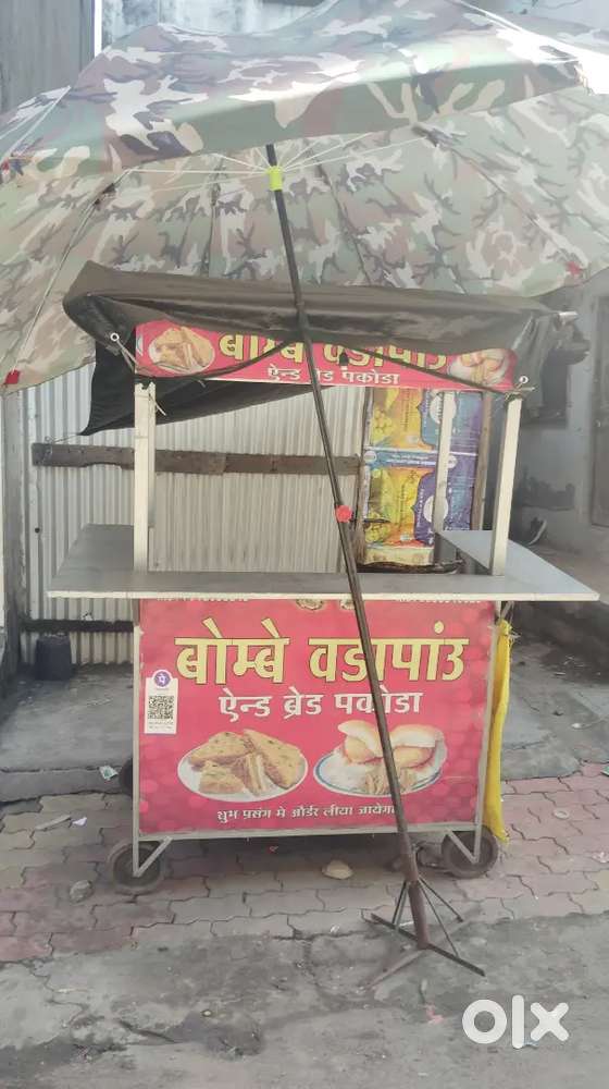 Vadapav Lari and Umbrella
