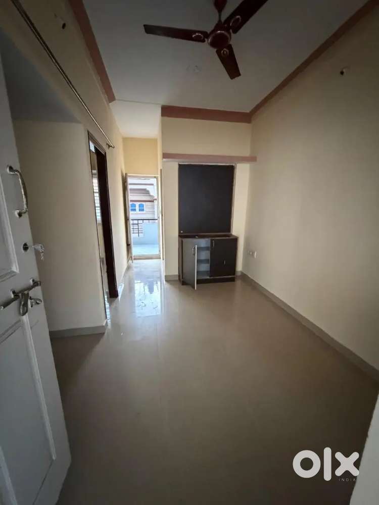 Hebbal 1st stage house for rent in 2nd floor