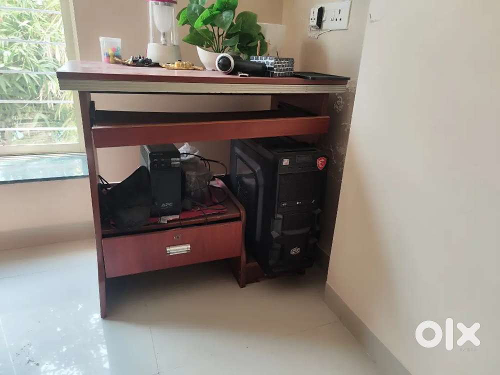 Worthy Deal- computer Table